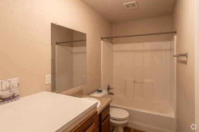 2BR, 1BA - 837SF