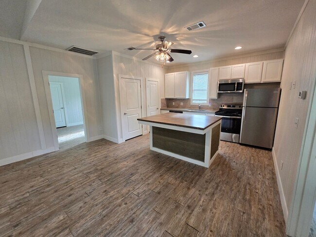 Photo - 5440 Raymond Stotzer Pkwy