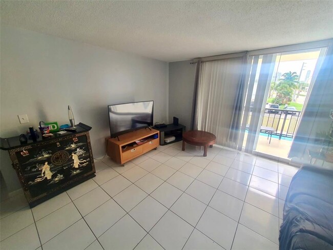 Building Photo - 1501 S Ocean Dr Unit 205 Rental