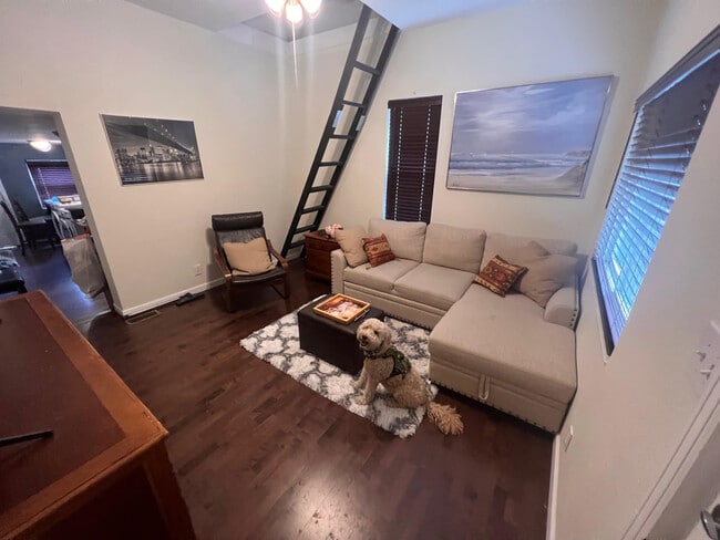 Entrance to Living Rm