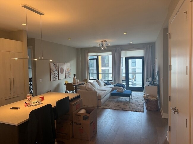 Photo - 1701 W Webster Ave Unit 611