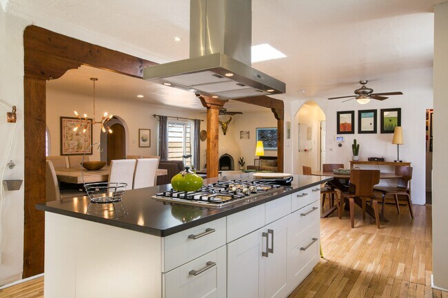 Photo - 610 Carlisle Blvd SE