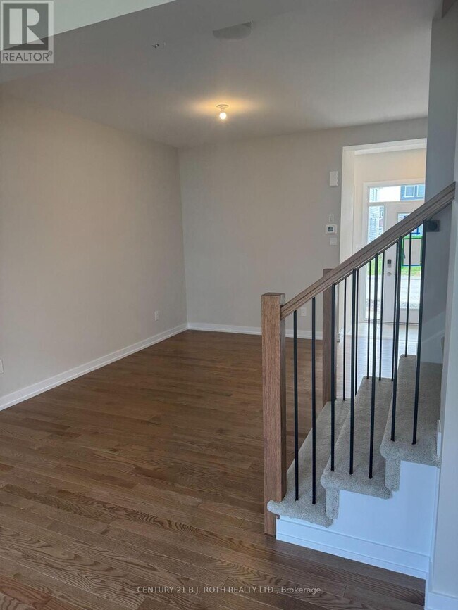 Photo - 944 Seagrave Ln