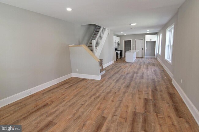 Building Photo - 17 W 4th St