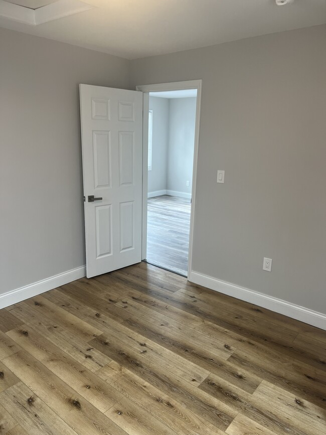 Building Photo - 227 W 16th St Rental