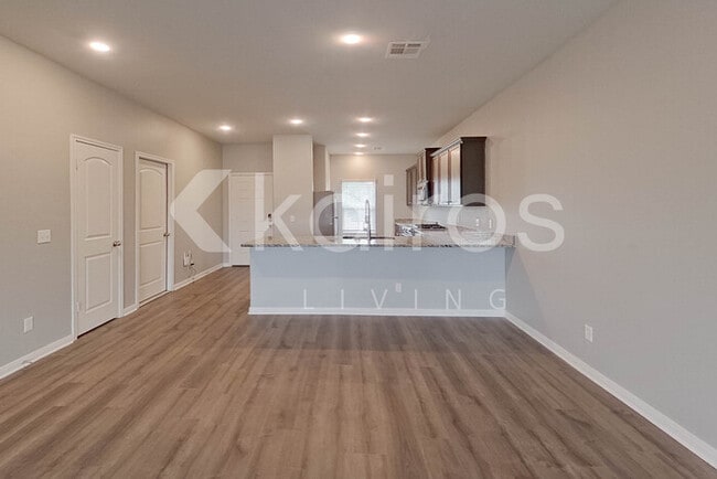 Photo - 905 NW 4th St