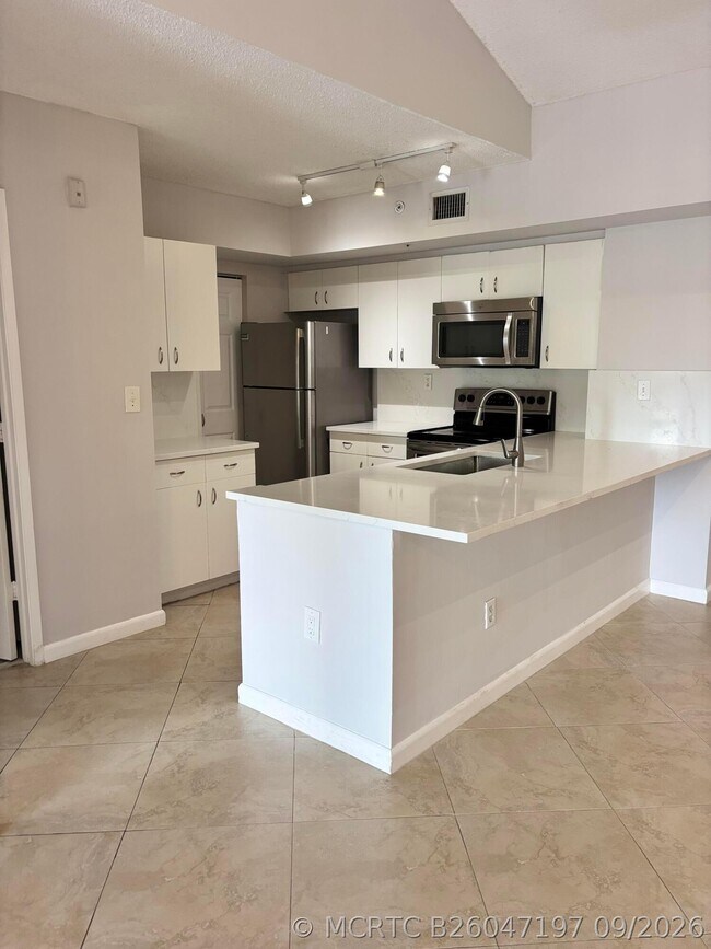 Building Photo - 2640 S University Dr Unit 305