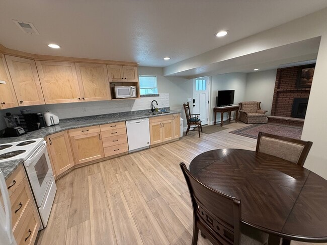 6512 Rodeo Ln