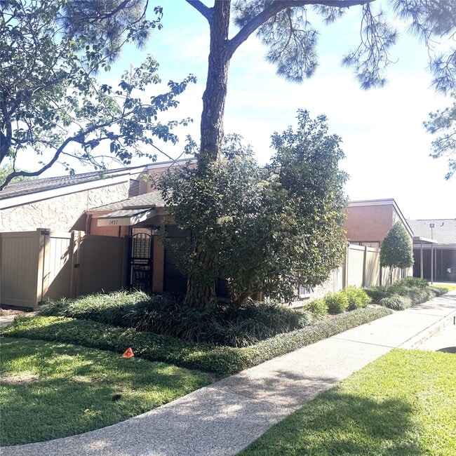 Photo - 2457 Briarwest Blvd