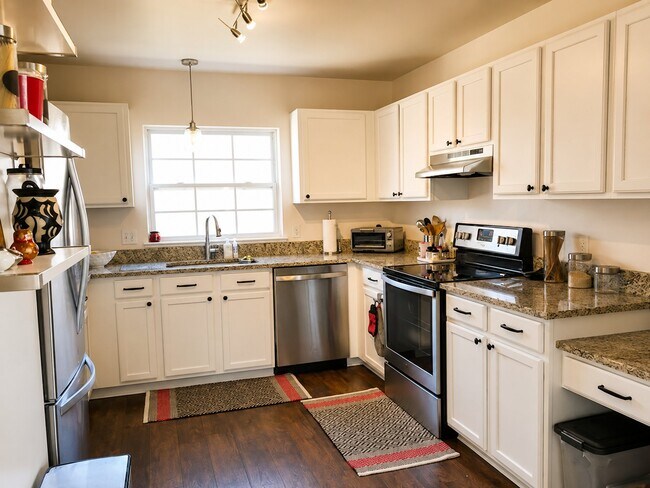 3081 Promenade Cir