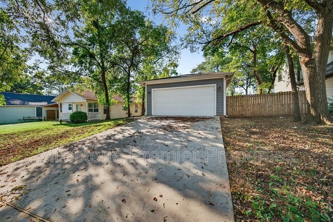 Photo - 116 W Bond St