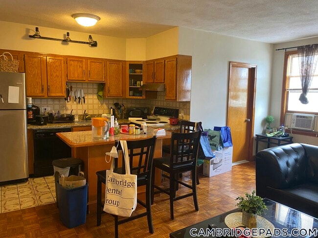 Building Photo - 1124 Cambridge St