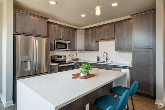 2BR, 1BA - 946SF