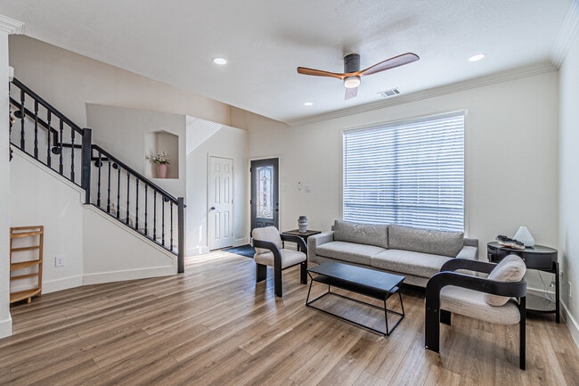 Photo - 841 Snapdragon Ln