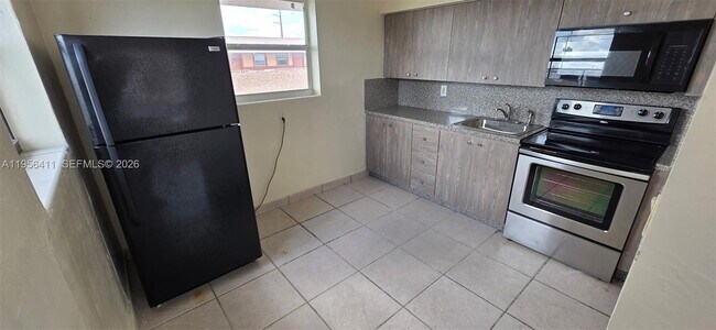 Photo - 654 W 29th St Unit 2