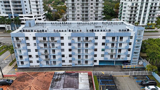 Building Photo - 2575 SW 27th Ave Unit 308