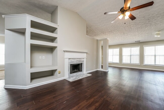 Photo - 920 Glen Oaks Ln