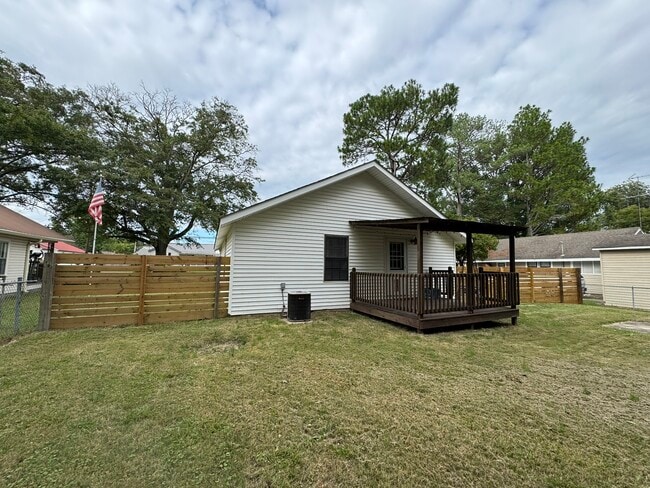 Photo - 1208 Brunner St NW