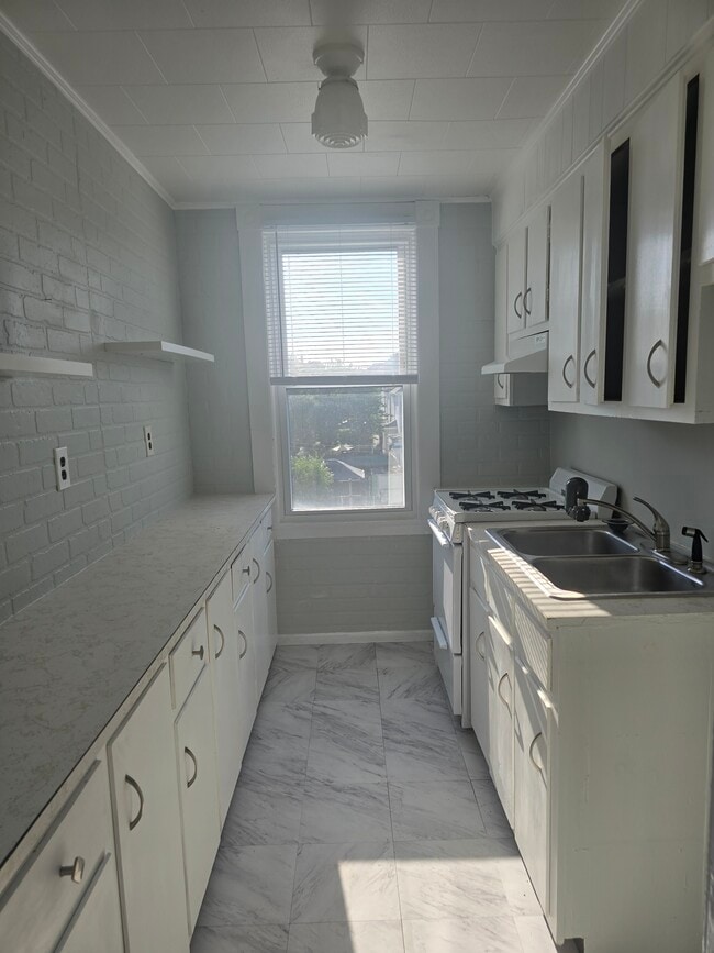 Photo - 373 Bolton St Unidad 2