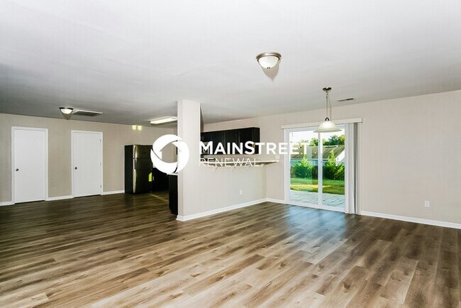 Photo - 3 Bedroom Pet-Friendly Home in ATHENS, AL with Main Street Renewal