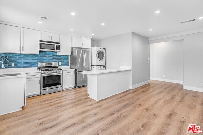 Building Photo - 14139 Gault St Rental