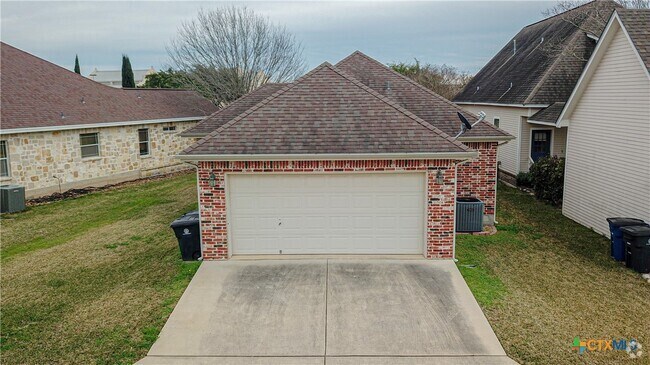 Building Photo - 1651 Hanz Dr Rental
