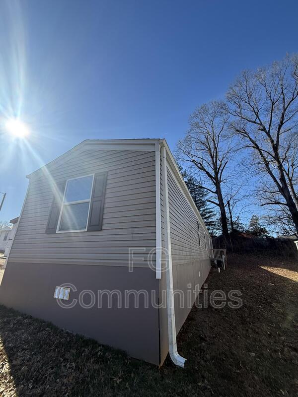 Photo - 3160 Dunn St