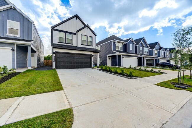 Building Photo - 10113 Berkeley Spgs Trl