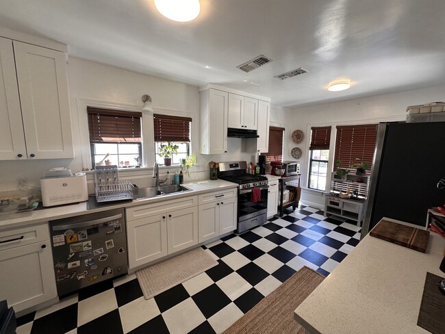 Remodeled kitchen - 730 Portola Ave