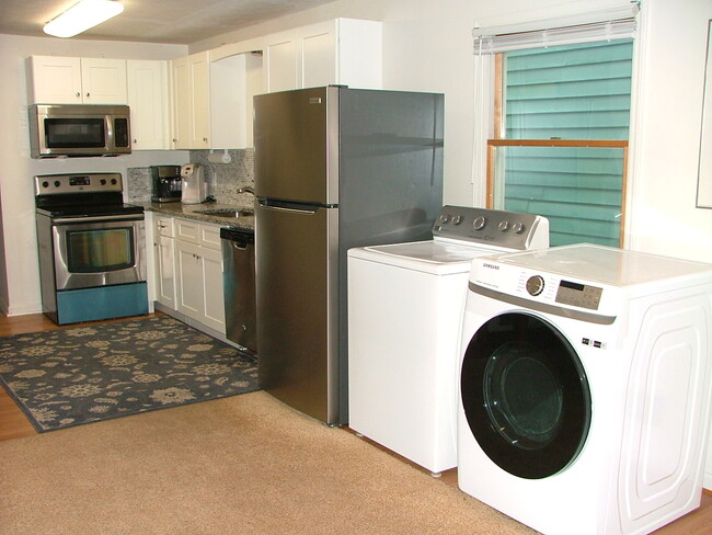 Building Photo - 742 Meigs St Unit 2 Rental