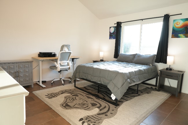 Photo - 804 Sylvia Ln