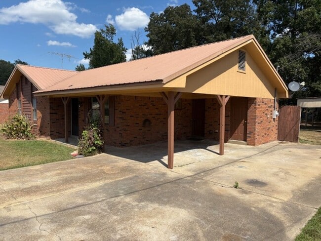 Photo - Renovated 3 Bedroom 1.5 Bath Home for Rent!