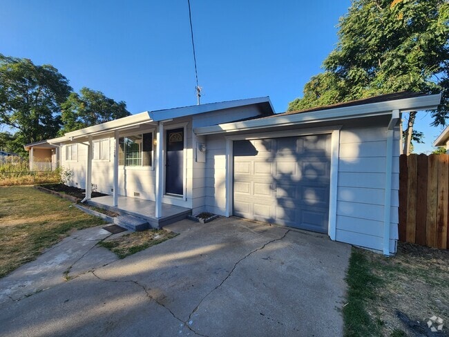 Building Photo - 5526 Cottonwood Ave Rental