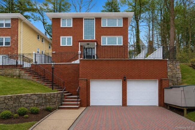Building Photo - 186 Midland Ave