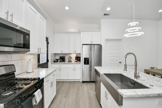 Photo - 7031 Eastwood St