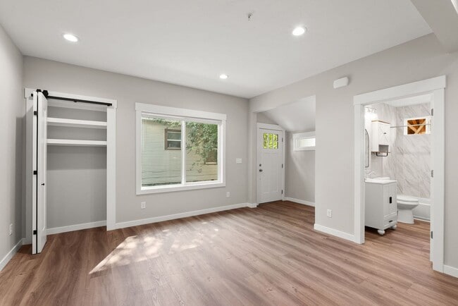 Photo - 717 W Spofford Ave Unit Apt 102