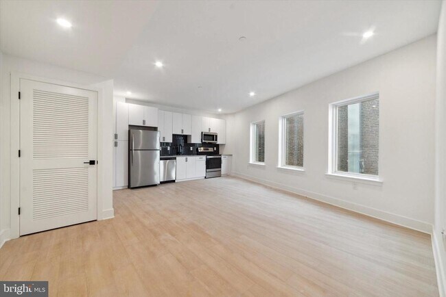 Building Photo - 2157 E Lehigh Ave Unit 213 Rental