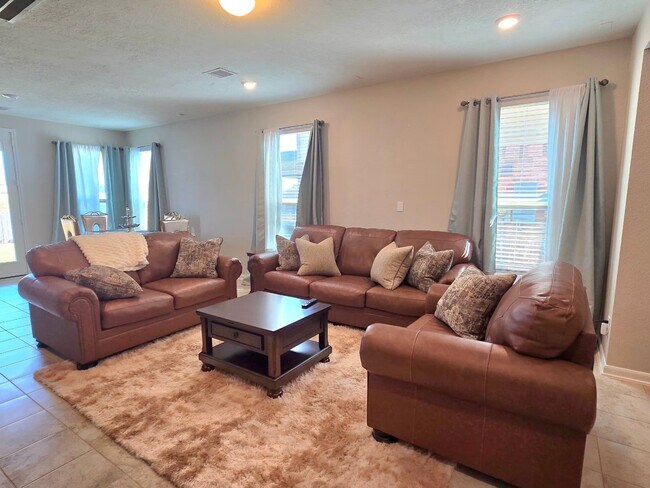 Photo - 25250 Laird Knoll St