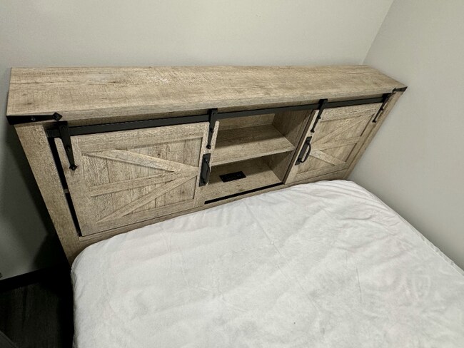 Photo - 2210 Pansy St NW