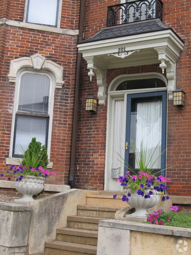 Building Photo - 301 W 2nd St Unit 2 Rental