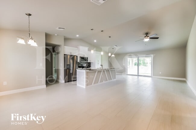 Photo - 845 Chezy St E