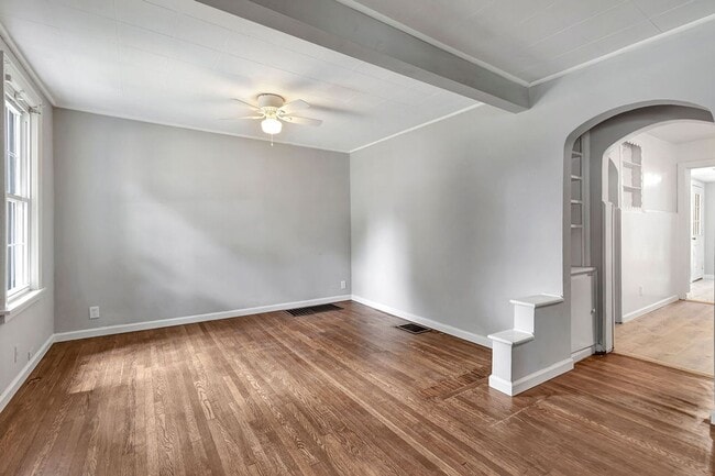 Photo - Single Family Home Mariemont