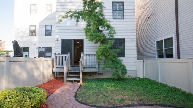 Patio interior - 31 Hackensack Plank Rd Unidad Apartment 2A