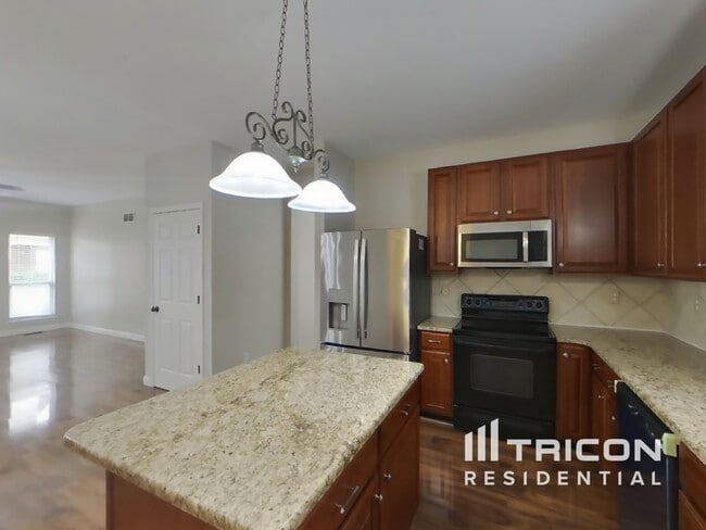 Photo - 621 Summer Stone Dr