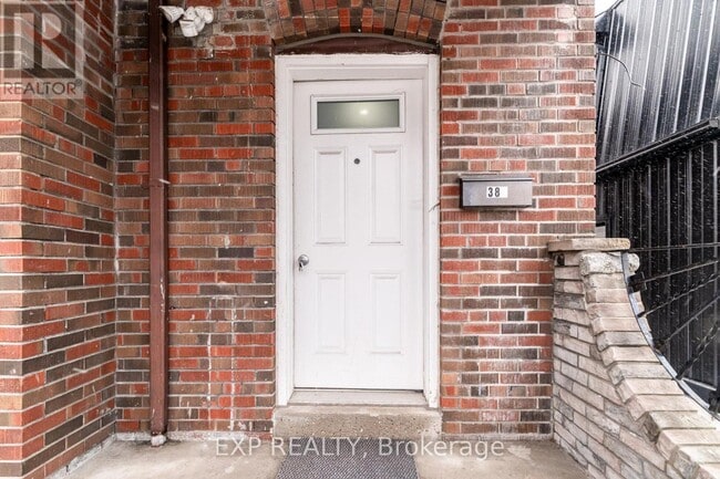 Photo - 384 Oakwood Ave