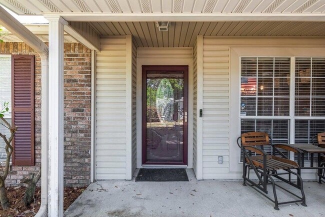 Photo - 425 Whirlaway Ct