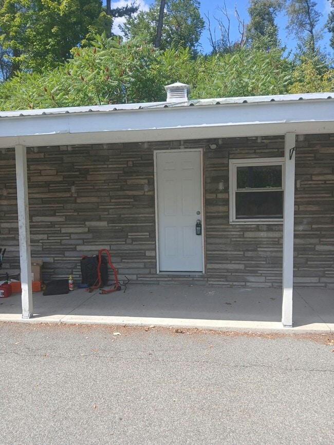 Building Photo - 1261 NY-7 Unit 7