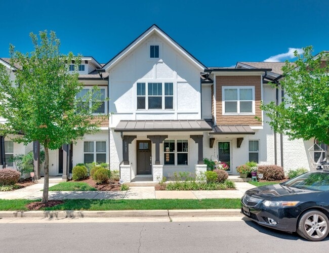 Photo - Beautiful 2BE/2.5BA townhouse located in the very desirable Nations!