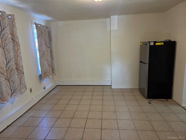 Photo - 119 W Railroad Ave