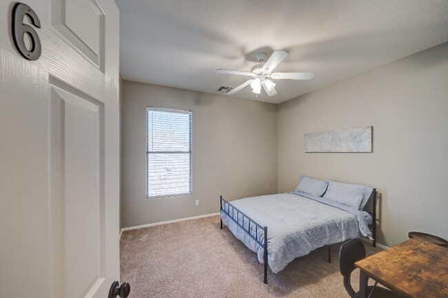 Photo - 10223 W Raymond St